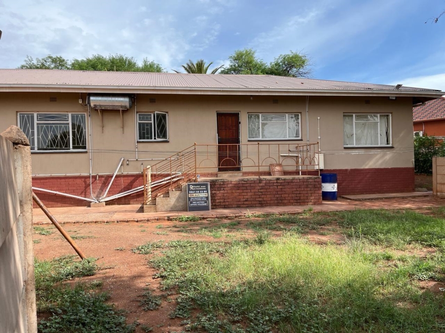 3 Bedroom Property for Sale in Postmasburg Northern Cape